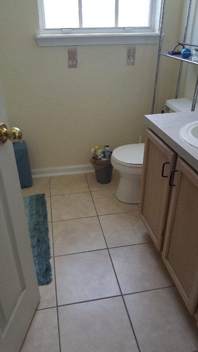 Building Photo - 10550 Baymeadows Rd