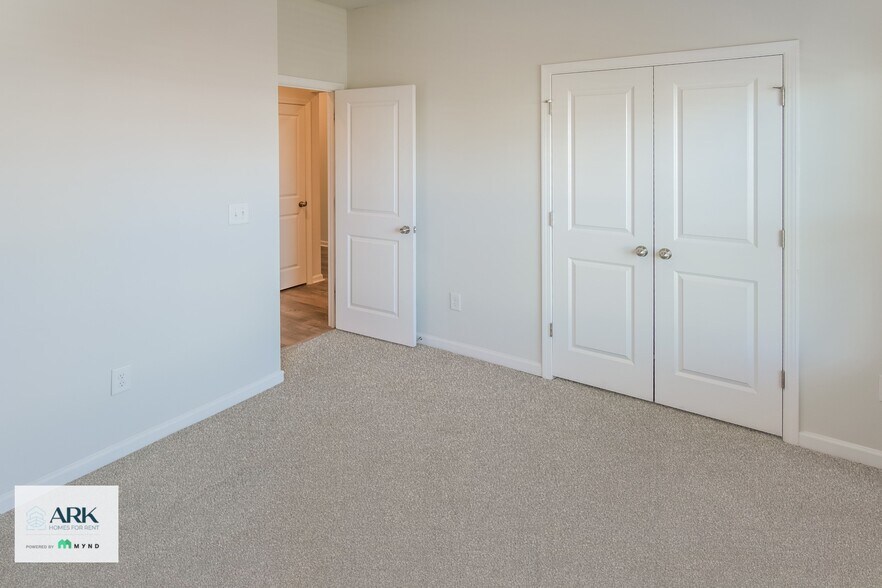 Building Photo - 700 Watercliff Dr