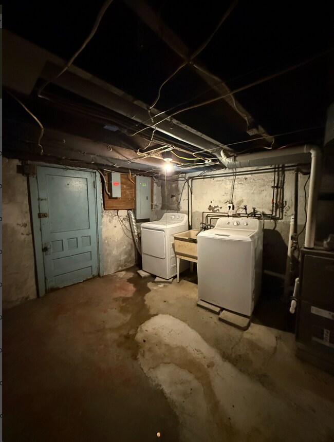 Building Photo - 127 Linhart St