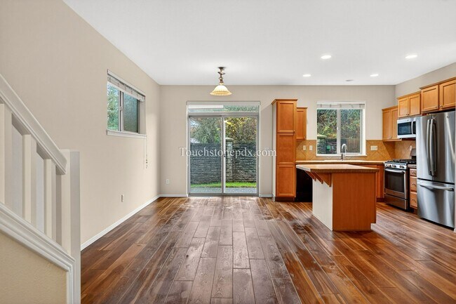 Building Photo - Freshly Updated 3BR Home in Beaverton