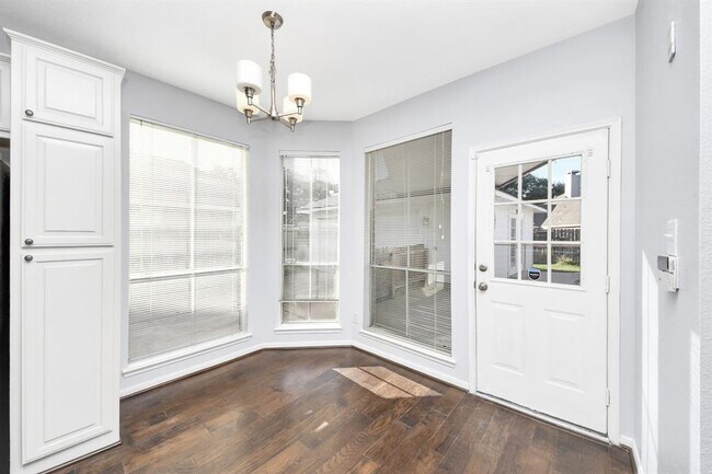 Building Photo - 623 Airybrook Ln