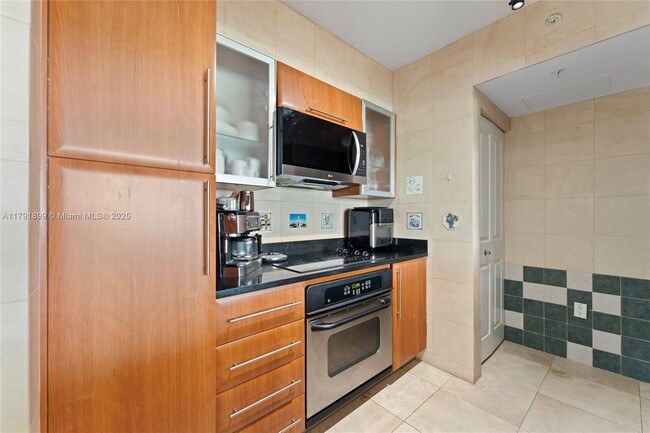 Building Photo - 610 W Las Olas Blvd