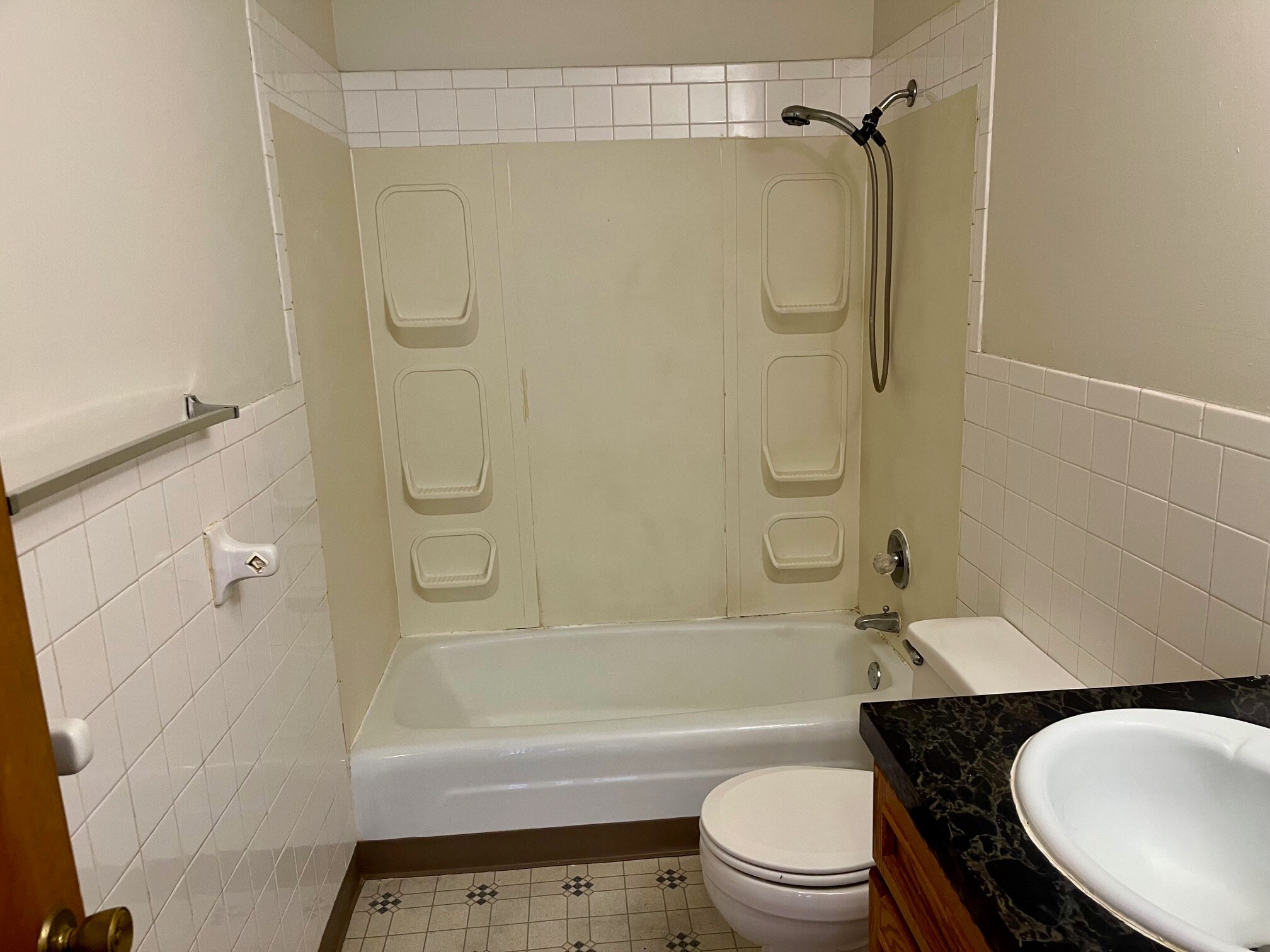 Building Photo - 201 W Shelbourne Dr