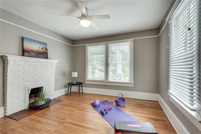 Building Photo - 953 Gilbert St SE