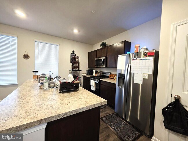 Building Photo - 407 Stream Valley Ct