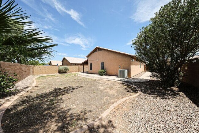 Building Photo - Charming 3-bedroom, 2-bathroom home locate...
