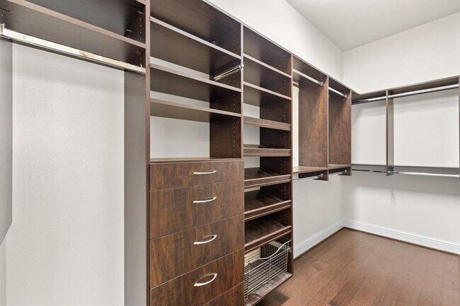 Building Photo - 18900 N Bee Cave Springs Cir