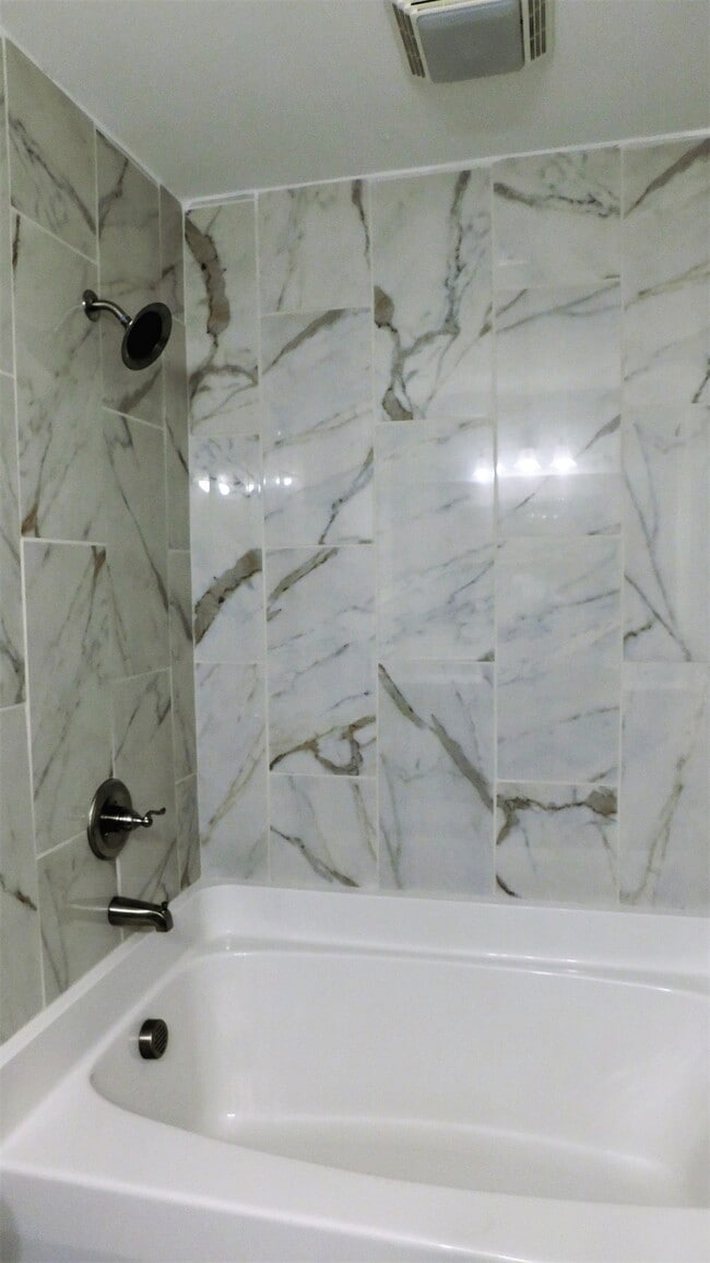 Building Photo - 1176 Waxwing Dr