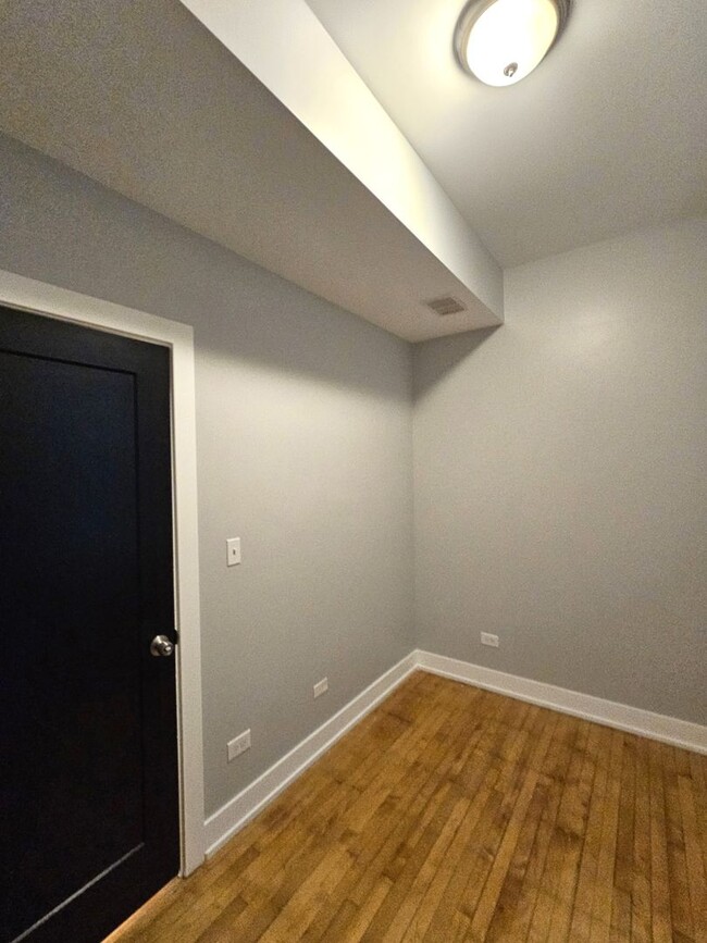 Building Photo - 3939 W Polk St