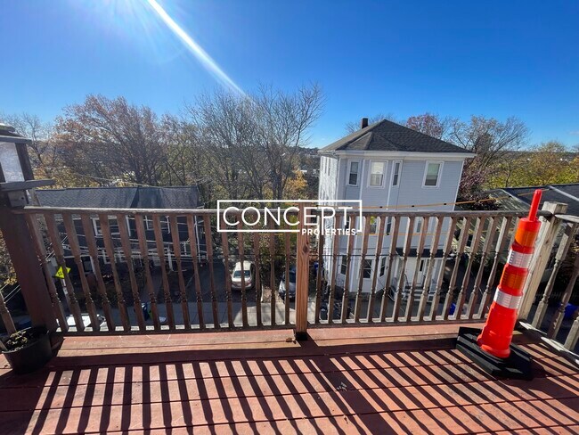 Building Photo - 54 Lawn St