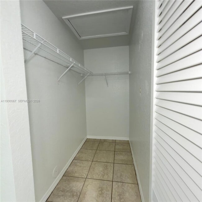 Building Photo - 1692 SE 9th Ave