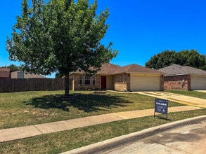 Building Photo - 3 Bed, 2 bath home in Burleson ISD - Great Location!