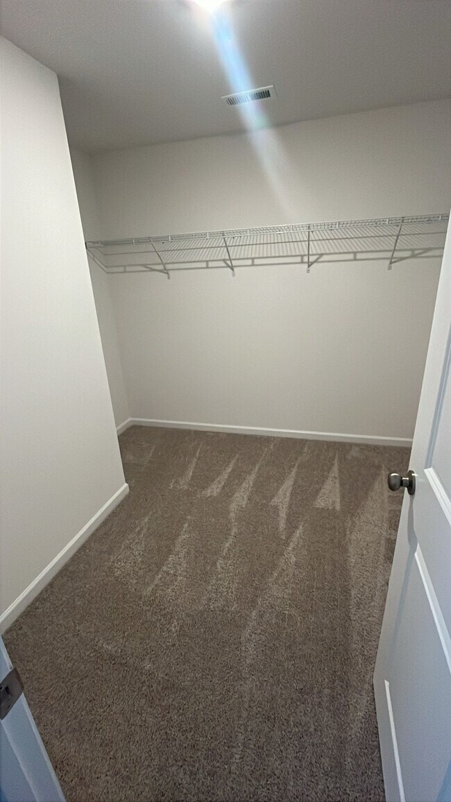 Building Photo - 761 Kitfox Dr NW