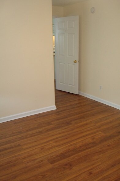 Building Photo - 425 Reavis Ave