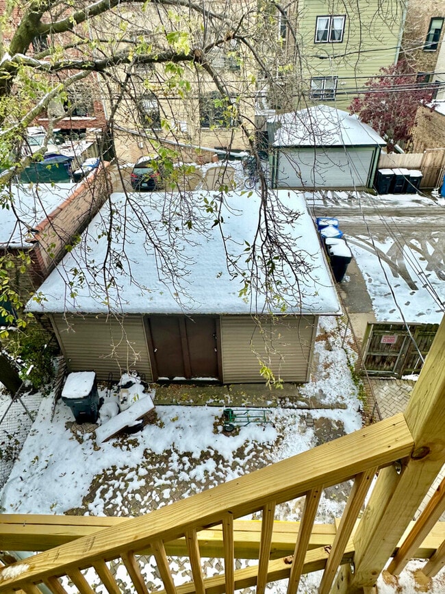 Building Photo - 1311 W Foster Ave