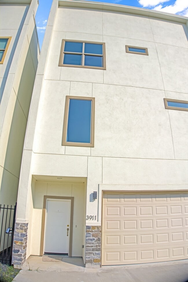 Building Photo - 3911 Griggs Rd