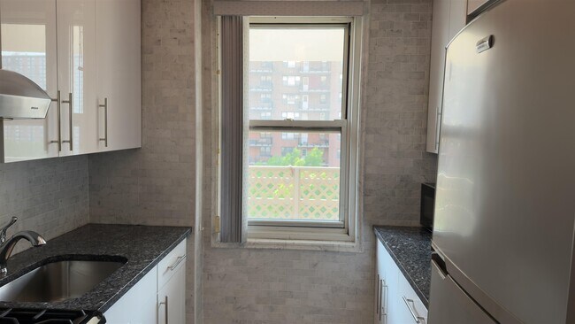 Building Photo - 201 St Pauls Ave