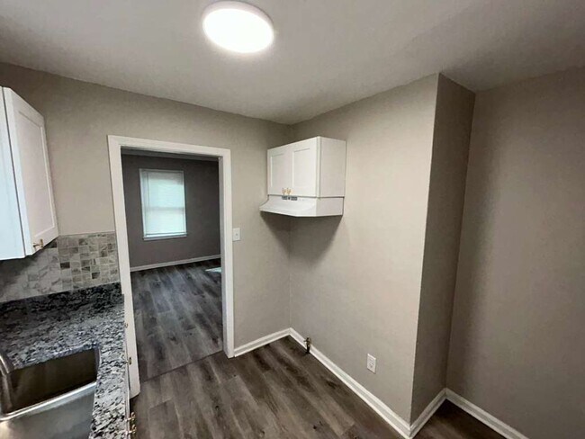 Building Photo - Renovated 3 Bedroom Colonial