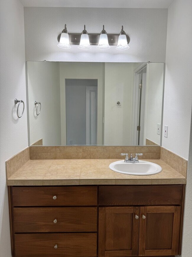Building Photo - 3 Bedrooms | 2.5 Bathrooms | 1-Car Garage