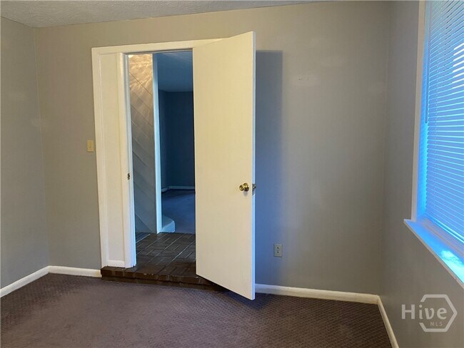 Building Photo - 16 S Stillwood Ct