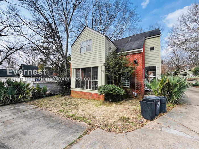 Building Photo - 810 Madison St