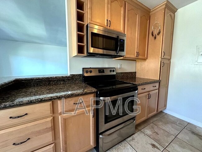 Building Photo - 5328 Newcastle Ave