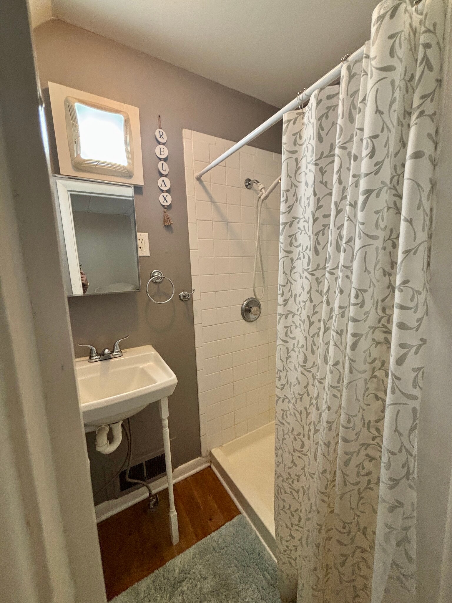 Bathroom - 606 Dewey Ave