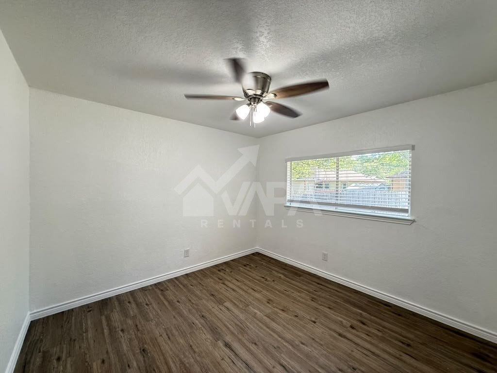 Building Photo - 209 High Oak