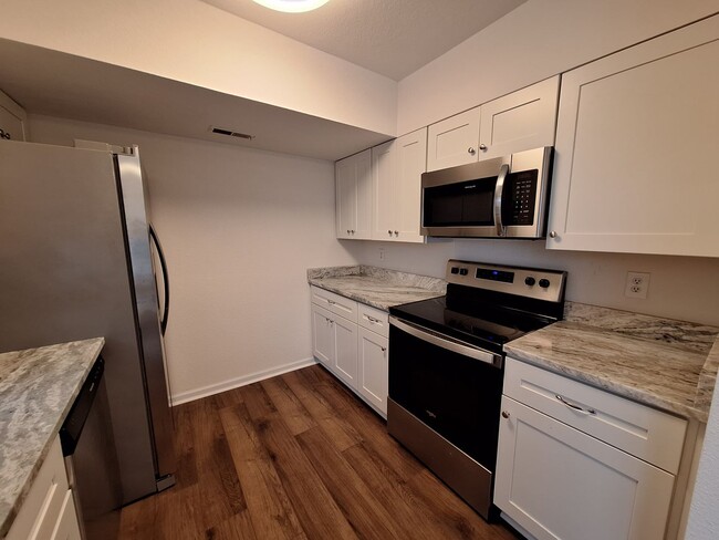 Building Photo - Remodeled Townhome