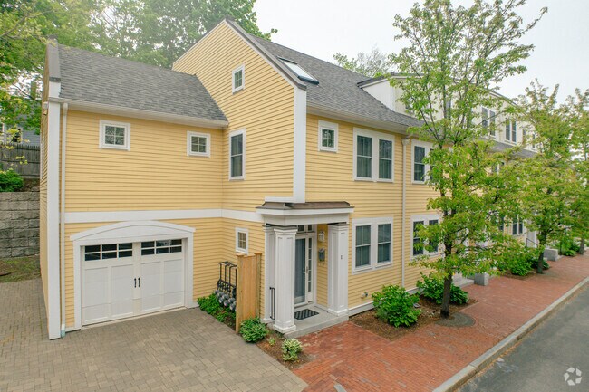 6-20 Foundry Square - Foundry Square Condominiums