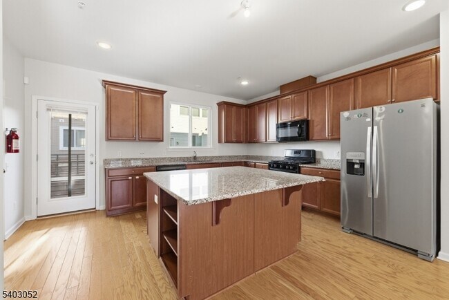 Building Photo - 38 Bond St