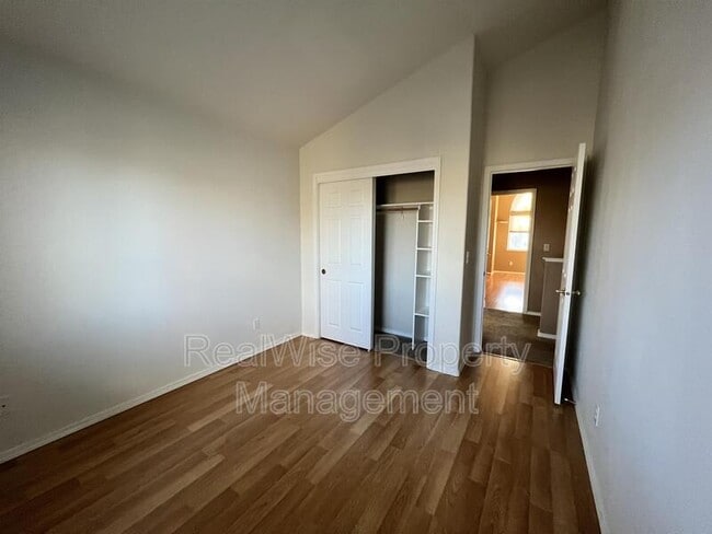 Building Photo - 1312 NE Tucson Way