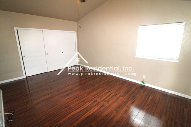 Building Photo - A Beautiful Elk Grove 4bd/2.5ba Home with ...