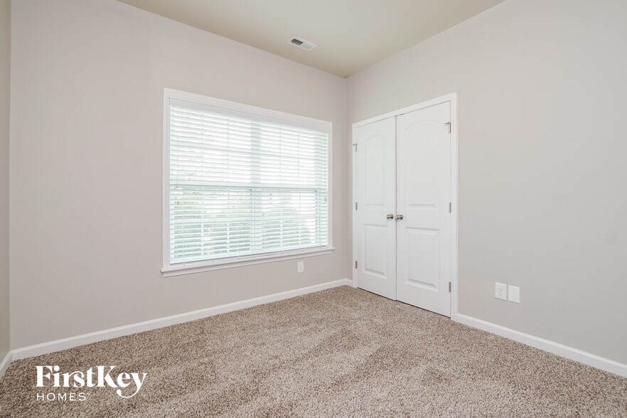 Building Photo - 214 Lakemont Dr