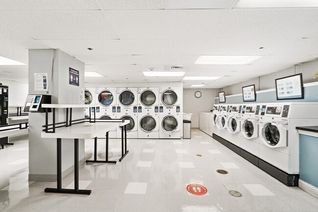 Building Photo - 6 Whittier Pl