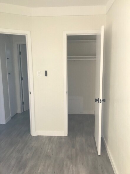 Building Photo - 3759 Lewis Ave