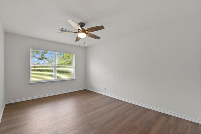 Building Photo - 5011 Redstart St