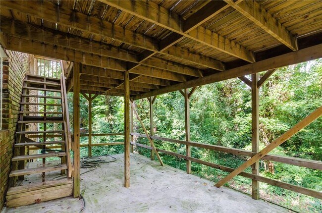 Building Photo - 6670 Castleton Dr NW