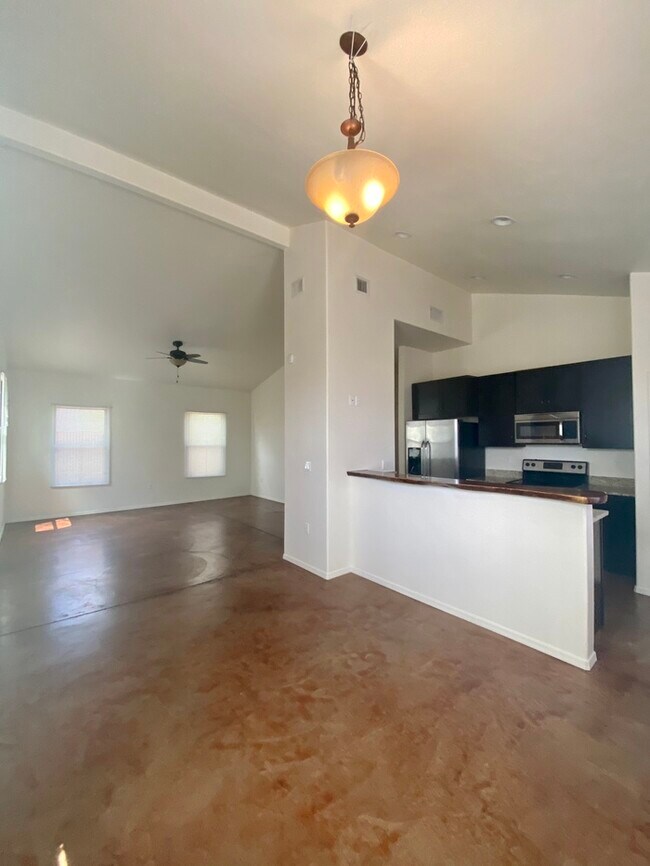 Building Photo - FOR RENT / Pre-Leasing