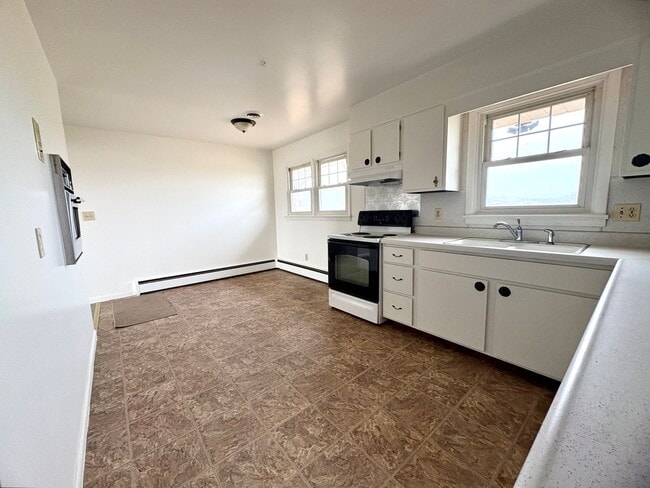 Building Photo - 3 Bedroom 1 Bathroom Rancher in Elizabethtown!