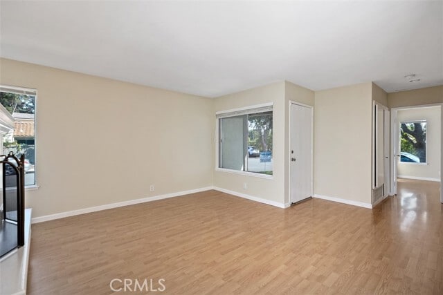 Building Photo - 5 Bright Hollow