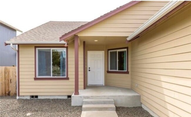 Primary Photo - Beautiful Yelm Home!