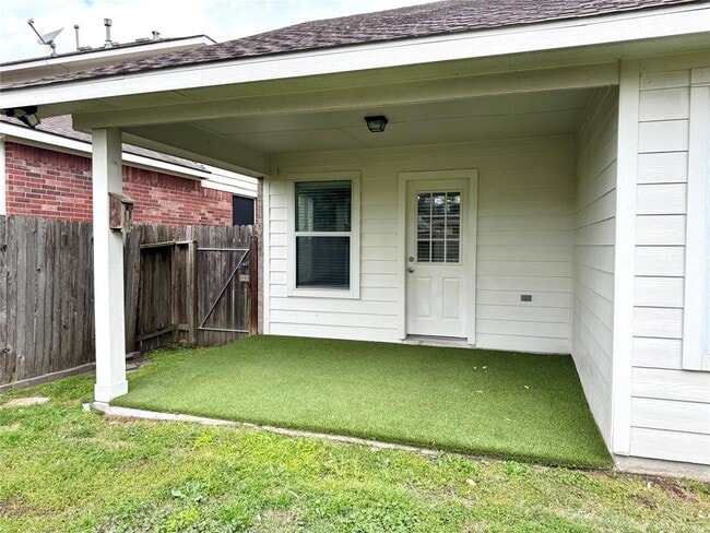Building Photo - 12103 Canyon Falls Dr