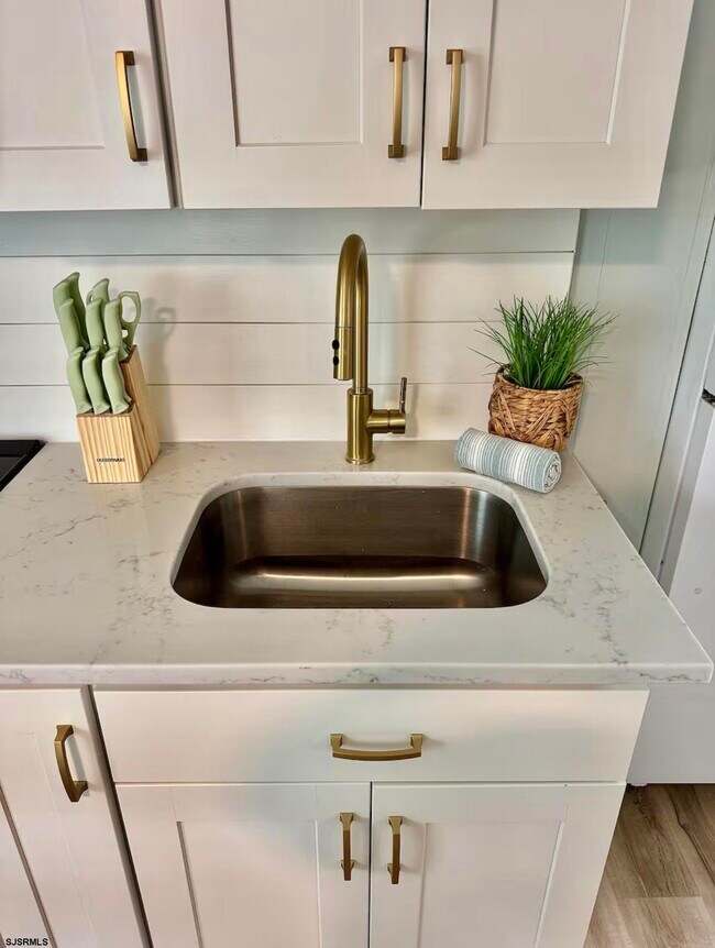 Building Photo - 512 W Brigantine Ave