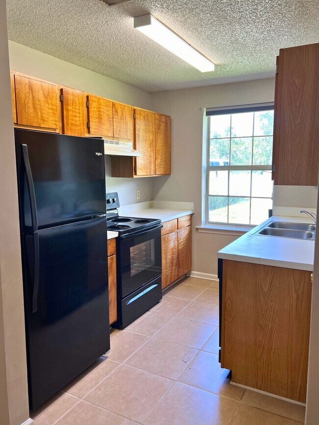 Building Photo - 410 Admiral's Walk Dr