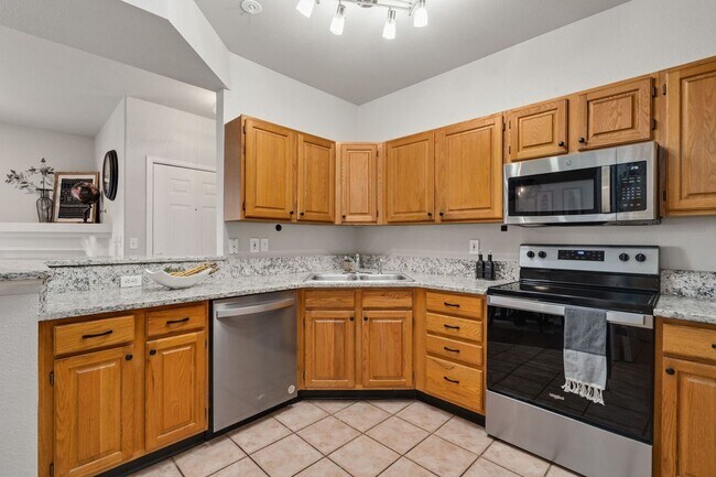Building Photo - Students Welcome! 3 Bed, 2 Bath Condo in Rockbridge, SE Fort Collins