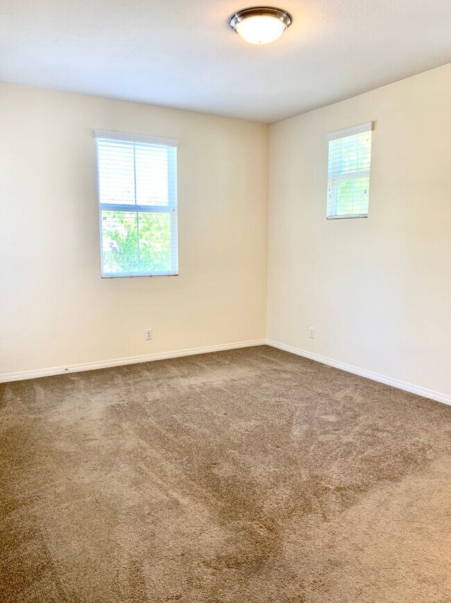 Building Photo - Enchanting 4 bedroom/2.5 bath property in the heart of Claremont Village