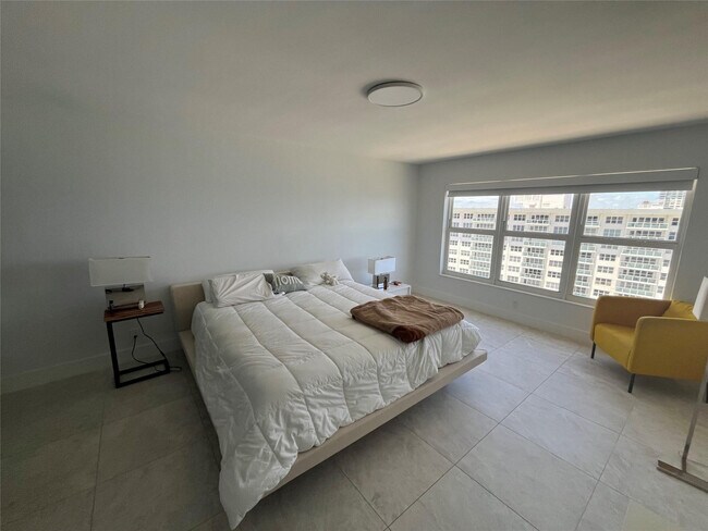 Building Photo - 3500 Galt Ocean Dr