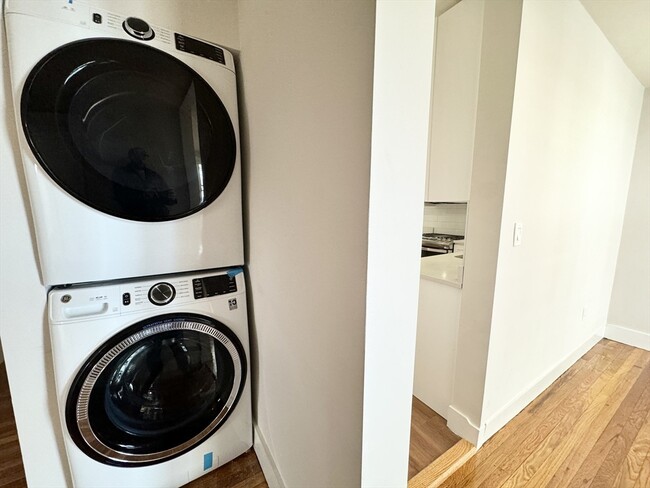 Building Photo - 72 Belden St