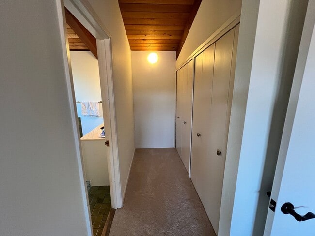 Building Photo - SPACIOUS FOUR BEDROOM TWO AND HALF BATH CH...